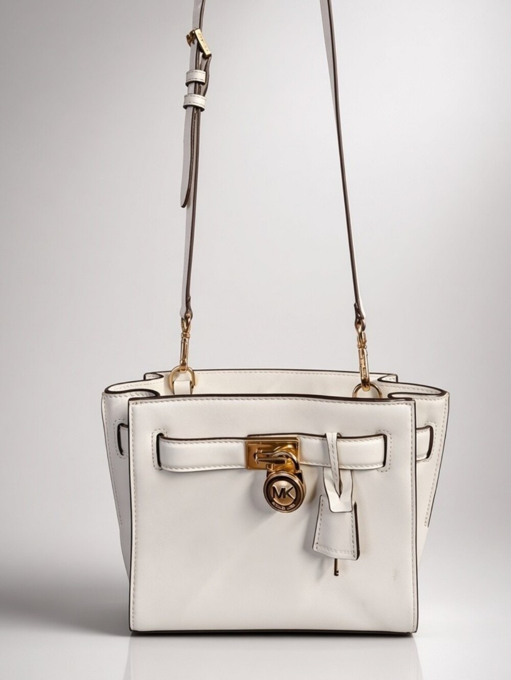 โจ Michael Kors Hamilton Traveler Messenger Crossbody Bag โ Optic White โจ